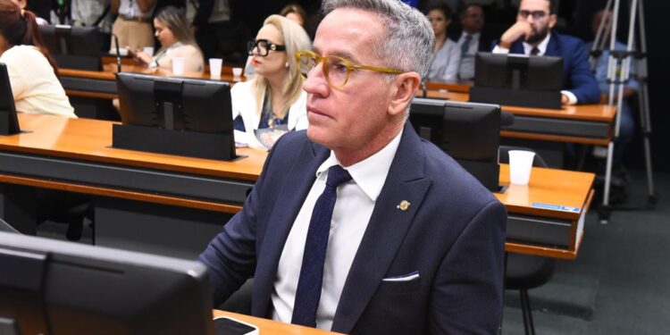 Petróleo e gás: Nitinho propõe seminário sobre desenvolvimento econômico do Estado