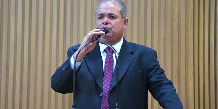Rodrigo Fontes celebra chegada de ônibus elétricos e sucesso do São João em Sergipe