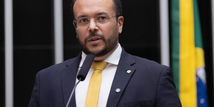 Thiago de Joaldo propõe lei para ensinar manobra de desengasgo durante o pré-natal