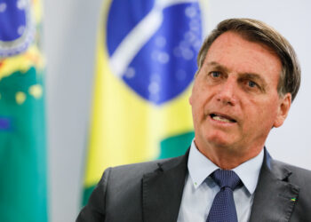 “Querem me destruir por completo”, afirma Bolsonaro, alvo de ações no STF