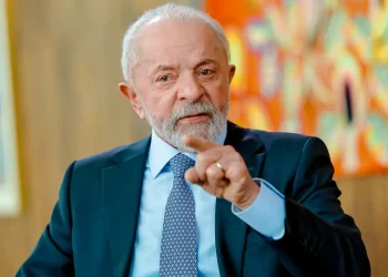 O Brasil negociará como país soberano, diz Lula no New York Times