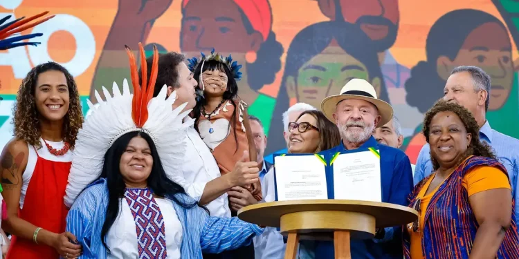 Lula anuncia investimentos em educação para comunidades tradicionais