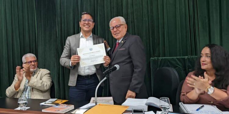 Vice-prefeito Ricardo é homenageado pela Academia Sergipana de Letras