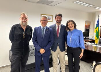 Senador Alessandro avança no debate sobre licença-paternidade e salário parentalidade na CCJ