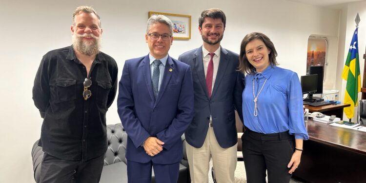 Senador Alessandro avança no debate sobre licença-paternidade e salário parentalidade na CCJ
