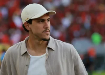 Filipe Luís corta Pedro pela segunda vez e situação do atacante se agrava