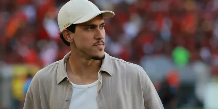 Filipe Luís corta Pedro pela segunda vez e situação do atacante se agrava
