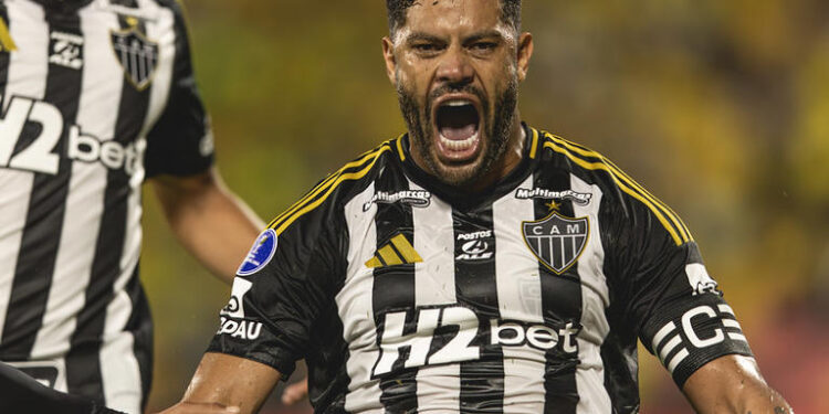 Atlético Mineiro supera expulsão e abre vantagem sobre Bucaramanga na Sul-Americana