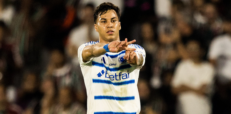 Cruzeiro frustra despedida de Arias e assume liderança do Brasileirão