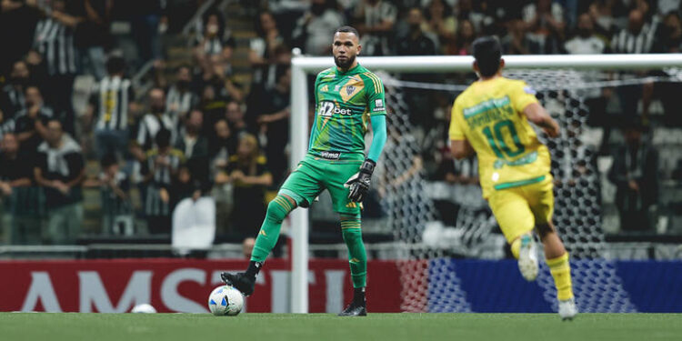 Everson brilha nos pênaltis e carrega o Galo às oitavas da Sul-Americana