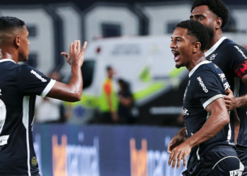 Remo vira sobre Avaí e cola no G4 da Série B