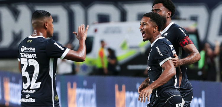 Remo vira sobre Avaí e cola no G4 da Série B