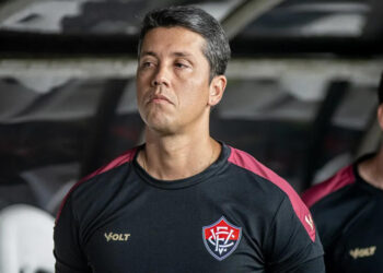 Após eliminação na Copa do Nordeste, Vitória demite Thiago Carpini