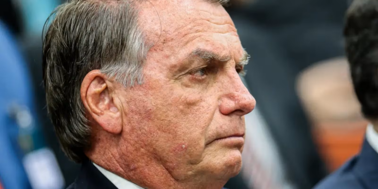 Bolsonaro tem inflamação no esôfago e terá tratamento ‘intensificado’, diz boletim
