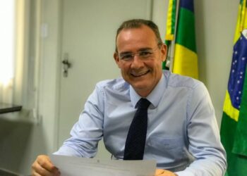 Vice-governador Zezinho Sobral passa mal e está internado em observação