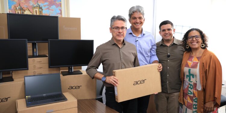 Prefeitura de Socorro entrega mais de 250 notebooks para fortalecimento da estrutura administrativa
