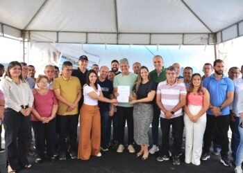 Em dose dupla: prefeito Samuel assina ordens de serviço para construção de UBS e Caps no Parque dos Faróis