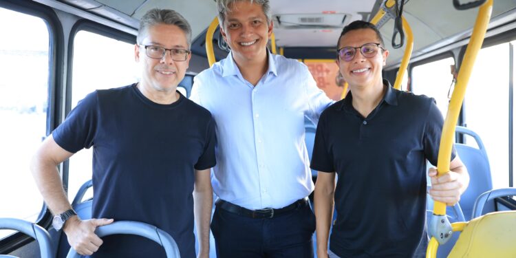 Oito ônibus com ar-condicionado passam a integrar a frota do transporte público de Socorro