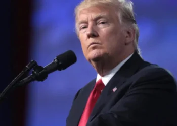 Trump ameaça tarifa de 100% se Rússia não encerrar guerra com Ucrânia