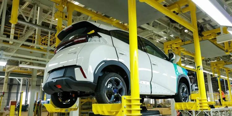 BYD inicia montagem de carros elétricos no Brasil; acompanhe outras chinesas que terão fábricas no país