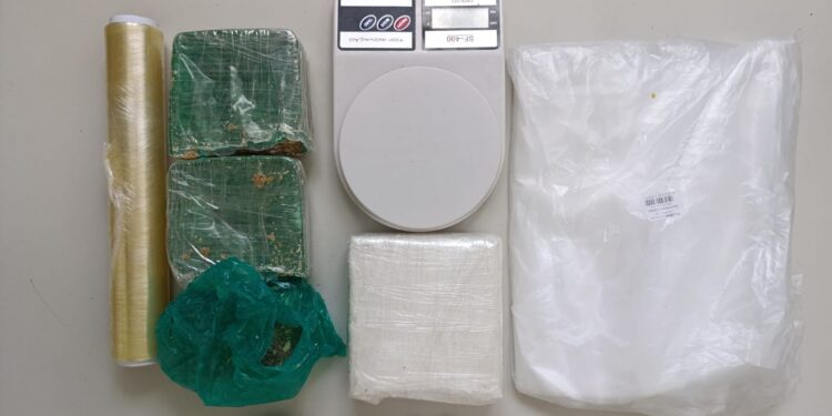 Polícia Civil prende mulher por tráfico de drogas na zona rural de Umbaúba