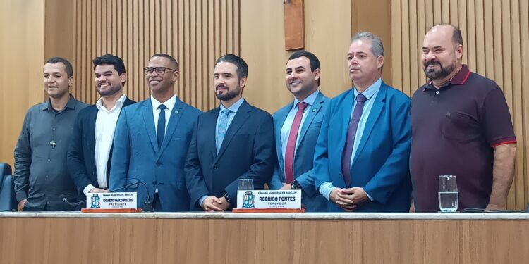 Marcel Azevedo toma posse na Câmara de Aracaju com apoio da enfermagem