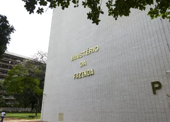 Ministério da Fazenda aumenta para 2,5% estimativa do PIB em 2025