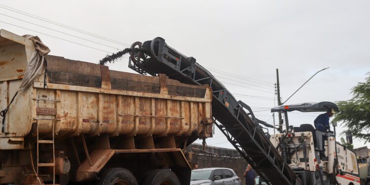 Prefeitura de Socorro inicia obra de recapeamento asfáltico em ruas do Marcos Freire II