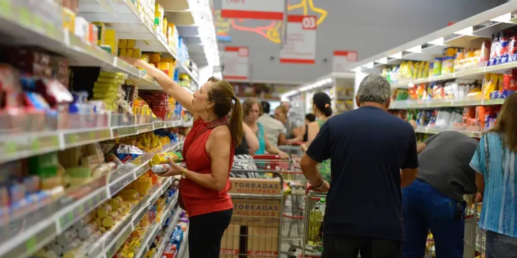 Brasil tem saldo positivo de 148,9 mil empregos com carteira assinada