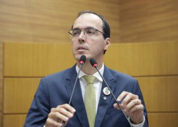 Georgeo Passos critica ausência de secretário de Saúde e cobra respeito à lei