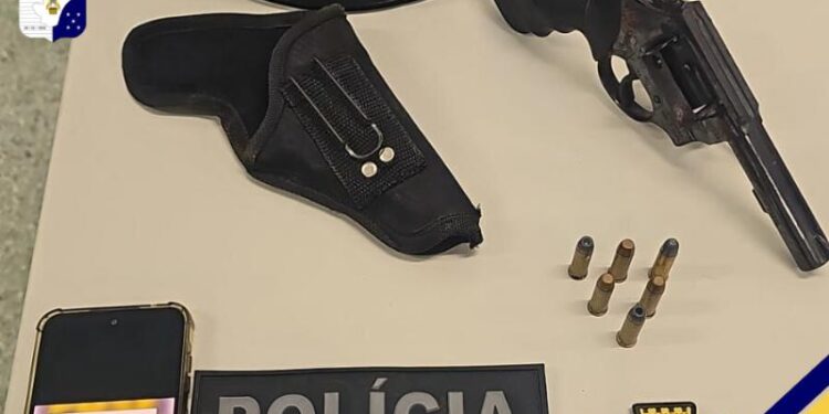 Polícia Militar de Sergipe prende homem por porte ilegal de arma de fogo em Aracaju