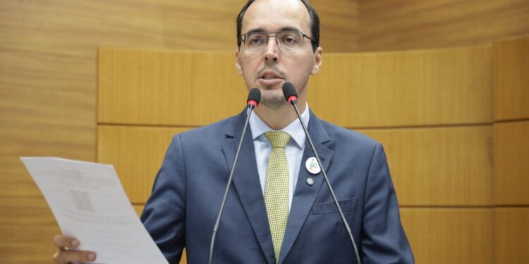 Georgeo Passos comemora a decisão da Justiça Federal sobre demissões na FHS