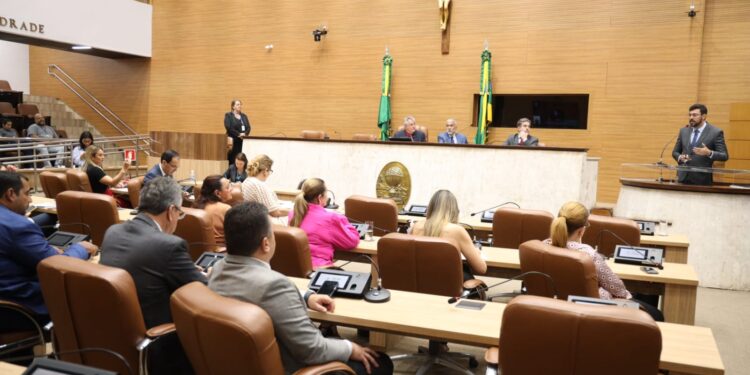 Sessão Especial aborda gestão da água e saneamento prestados pela empresa Iguá