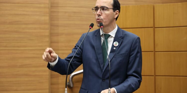 Deputado Georgeo faz apelo para ampliação de cadastro reservas em concurso da SES