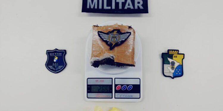 Polícia Militar prende homem por suspeita de tráfico de drogas em Socorro