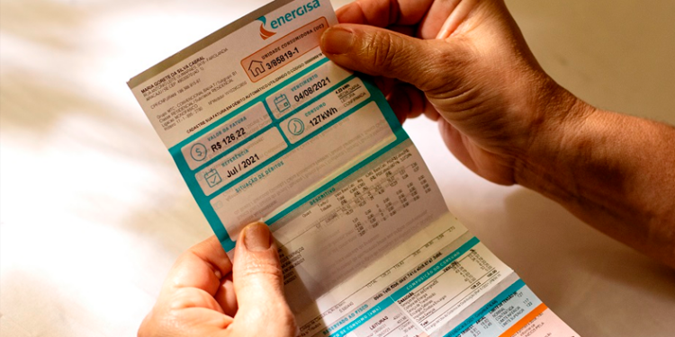 Consumidores pagarão mais de R$ 46 bilhões em subsídios na conta de luz em 2025, afirma Aneel