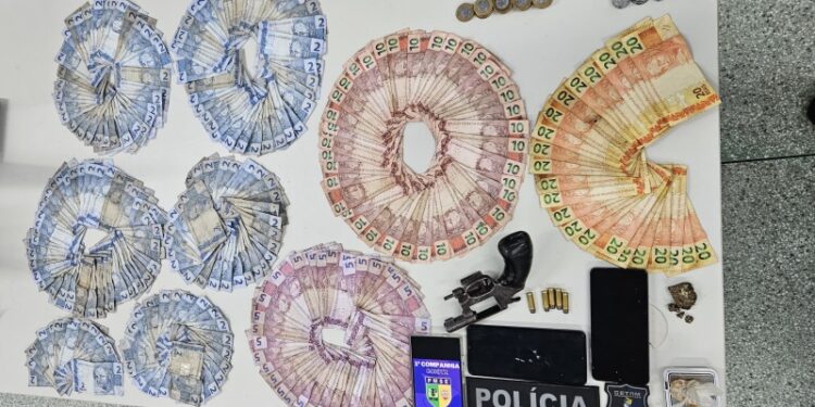 Polícia Militar prende homem por furto de fiação em agência bancária e apreende arma com o receptador