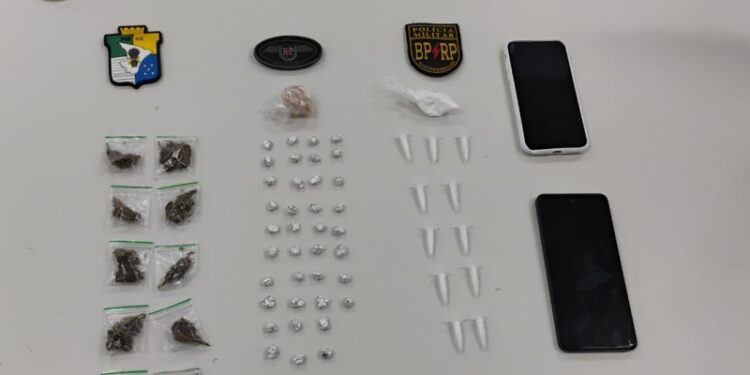 Polícia Militar prende duas mulheres por suspeita de tráfico de entorpecentes na Zona Sul da capital