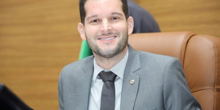 Deputado Neto Batalha propõe criação de farmácias 24h na rede estadual de saúde de Sergipe