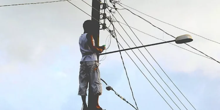 Deputados federais aprovam aumento de pena para furto de fios das redes de energia e telefonia; PL será enviado para sanção presidencial