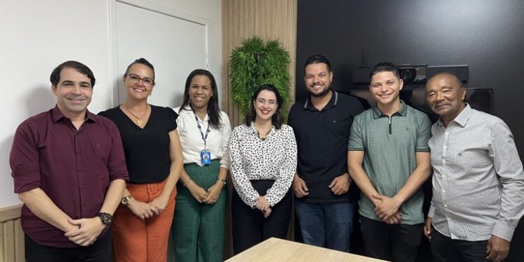 Vereador Anderson de Tuca visita Secretaria de Saúde para acompanhar aplicação das emendas impositivas