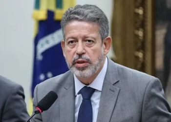 Lira amplia redução parcial de IR para quem ganha até R$ 7.350