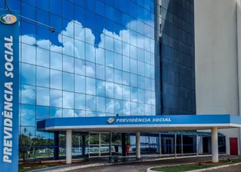 Quase meio milhão de menores de idade têm consignado do INSS; Justiça suspende novos contratos