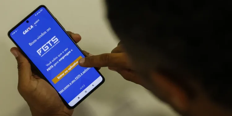 FGTS distribuirá quase R$ 13 bi do lucro de 2024