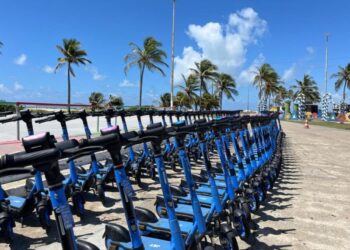 Turismo e mobilidade: patinetes e bicicletas elétricas chegam a marca de 200 mil viagens em Aracaju