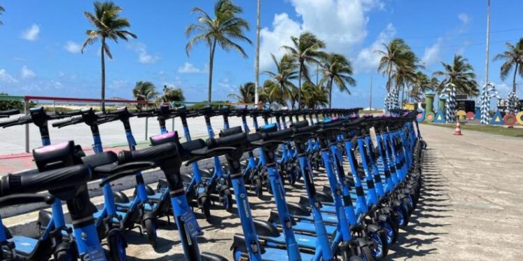 Turismo e mobilidade: patinetes e bicicletas elétricas chegam a marca de 200 mil viagens em Aracaju