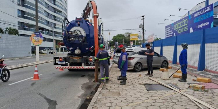 Emurb realiza serviços preventivos a fim de evitar enchentes e alagamentos em decorrência das fortes chuvas