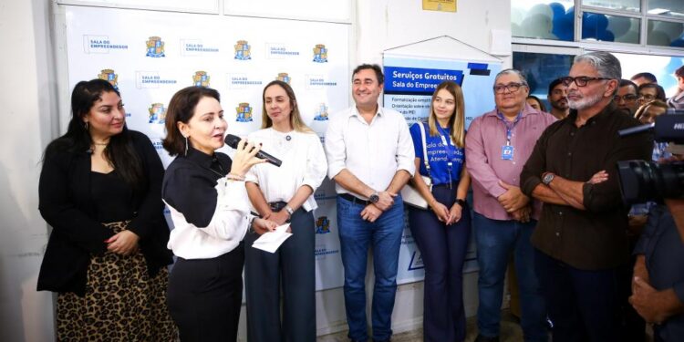Prefeita Emília Corrêa inaugura Sala do Empreendedor na sede da Fundat