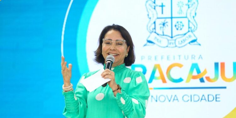 Emília envia PL que ajusta previdência, garante reajuste de 3% e prevê concurso público no Ajuprev