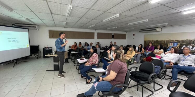 Anvisa e SMS capacitam fiscais para nova norma de cosmetovigilância
